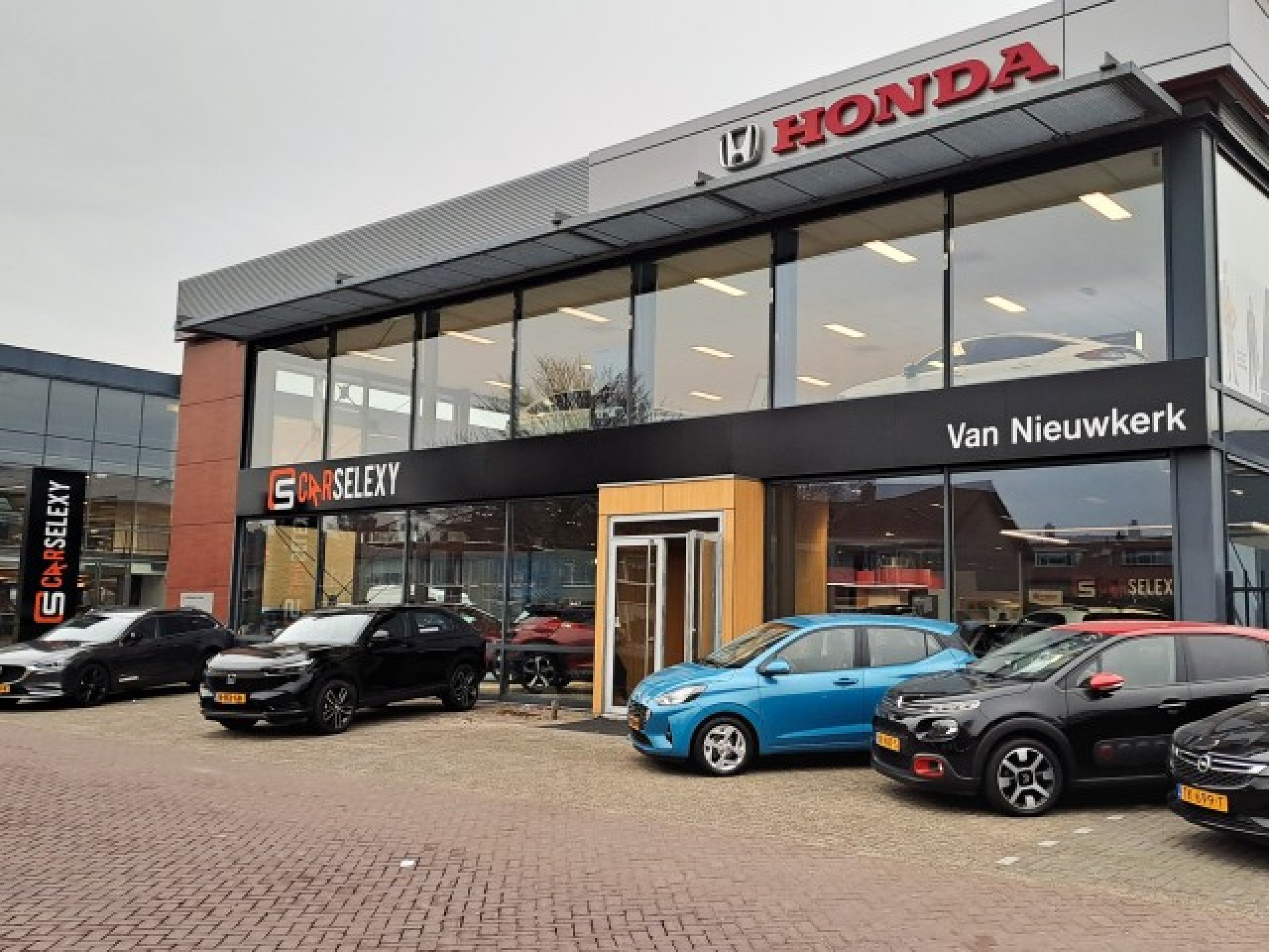 Carselexy dealer Auto-centre Van Nieuwkerk B.V. in Hilversum in de provincie Utrecht