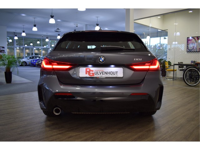 BMW 1 Serie 118i High Executive van CarSelexy dealer RG Ulvenhout in Ulvenhout