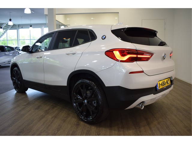 BMW X2 sDrive18i Executive Shadow Line van CarSelexy dealer RG Ulvenhout in Ulvenhout