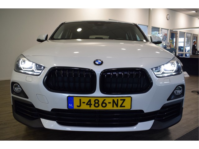 BMW X2 sDrive18i Executive Shadow Line van CarSelexy dealer RG Ulvenhout in Ulvenhout